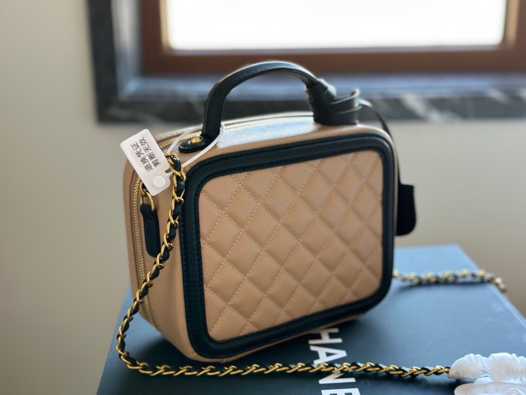 Cc new arrival bucket bag size: 20 cm